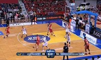 Moussa Diagné recibe tremendo codazo y queda inconsciente UCAM Murcia vs Fuenlabrada
