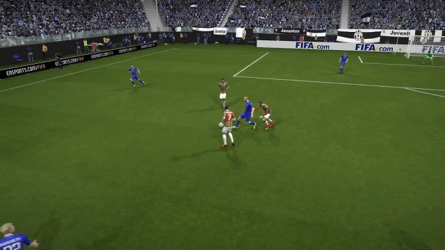 O que aconteceu? Kkkkk! Se liga nesse esbarrão bizarro no Fifa 15!