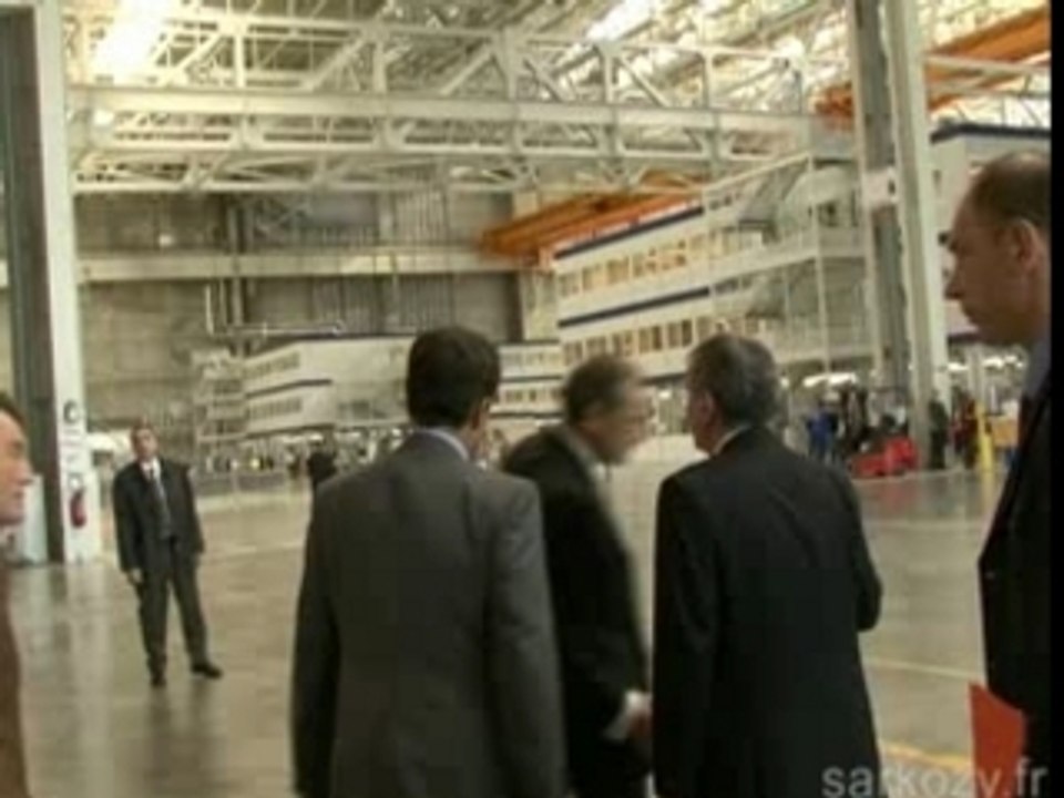 Sarko parle aux travailleurs d'Airbus