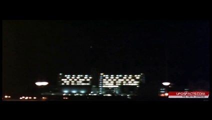 UFO ENTIDADE ALIENIGENA É FILMADA PAIRANDO SOBRE EDIFICIOS EM HONG KONG