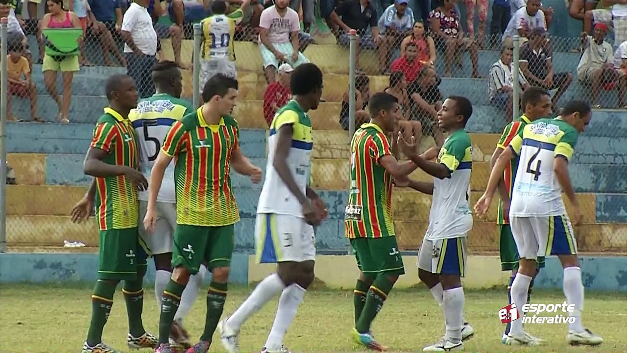 Após cruzamento, Ribamar desperdiça grande chance para o Santa Quitéria contra o Sampaio Corrêa