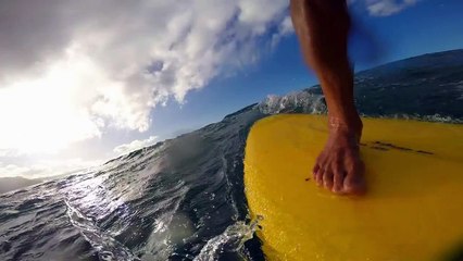 Un triple amputé fait du surf