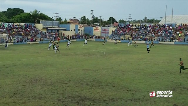 William Simões arrisca e Flauber faz bela defesa