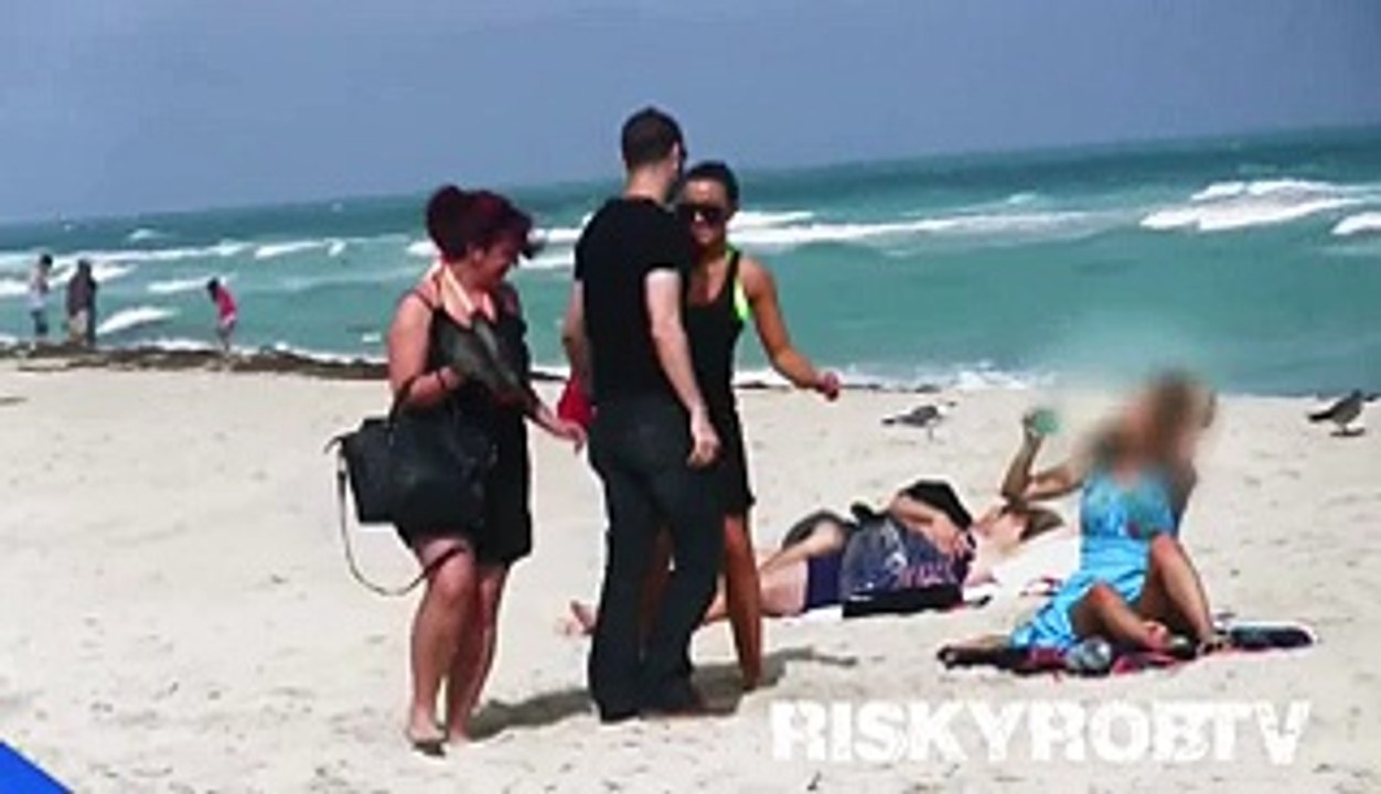 fake-celebrity-prank-outs-the-golddiggers-thumbnail