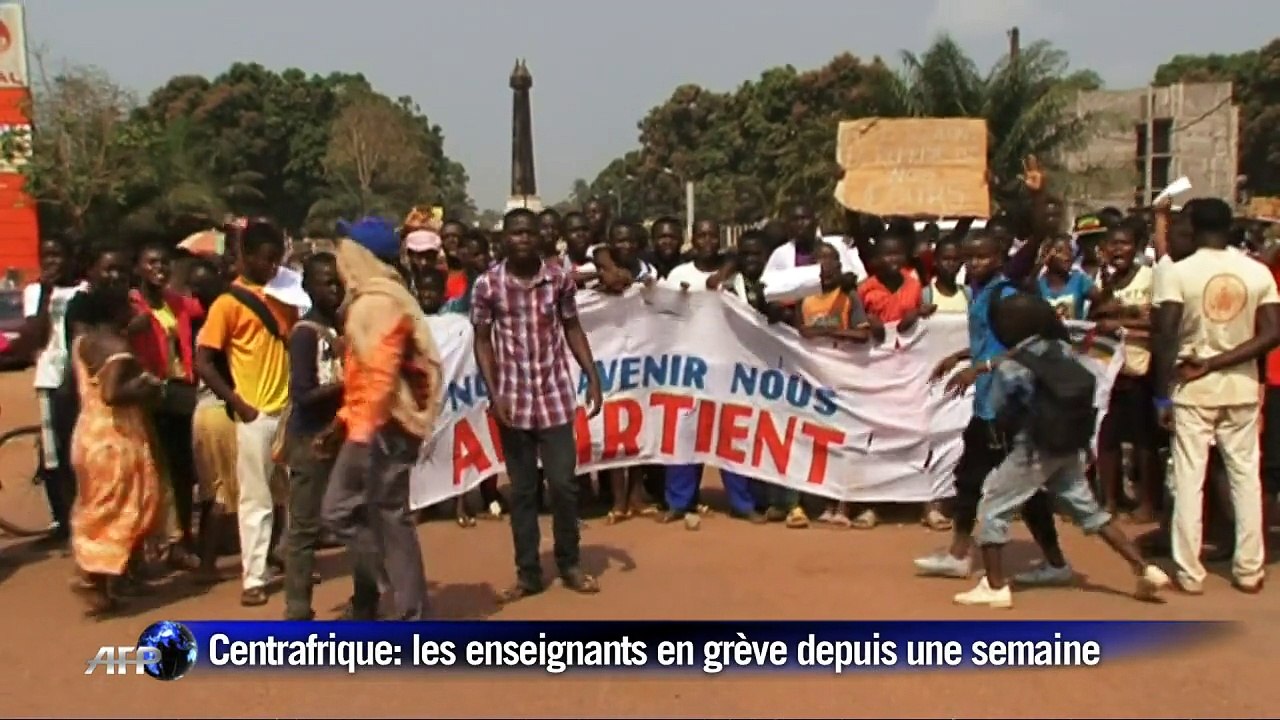 Bangui: des milliers d'élèves défilent pour la reprise des cours