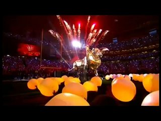 Katy Perry Performs Roar at the 2015 Super Bowl 49 on Giant Robotic Lion