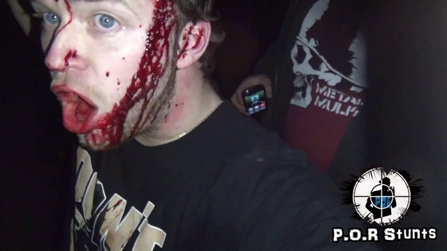 Un gars très content d’être en vie après un crash très violent!