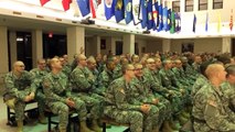 Des Soldats US du Fort Leonard Wood chantent du Katy Perry pendant le Super Bowl