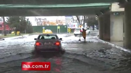 İstanbul'da Yollar Göle Döndü