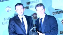 Matt Damon, Ben Affleck y otras estrellas toman responsabilidad por la situación 'Deflate-Gate' de los Patriots.