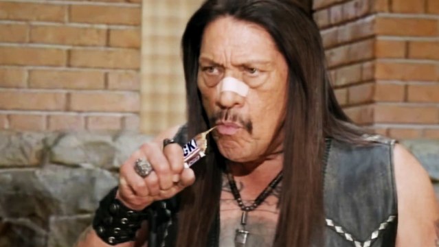 SNICKERS : la publicité avec Machete et Steve Buscemi