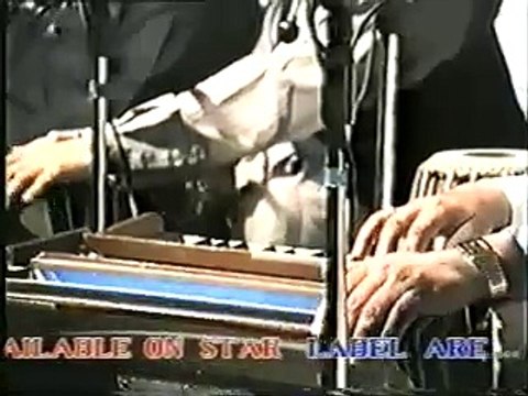 Rare Clip of Imran Khan and Amitabh Bachan together Enjoying the Qawali of Nusrat Fateh Ali Khan