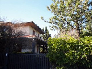 Pedara (CT) zona centrale villa vendesi