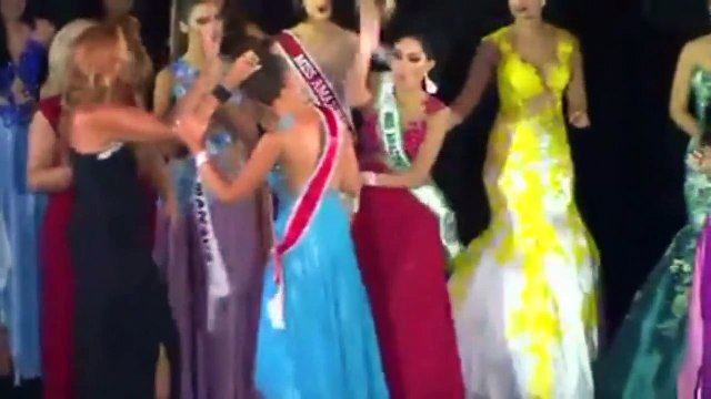 Finalista de un concurso de belleza en Brasil arranca la corona a la ganadora
