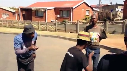 Bu Afrikalı Gençlerin Kemikleri Yok..