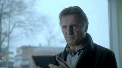 Liam Neeson joue à Clash of Clans en mode Taken
