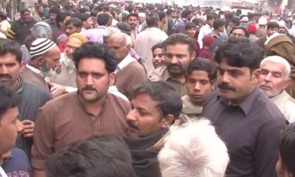 Faisalabad: Public tortures, kills two dacoits