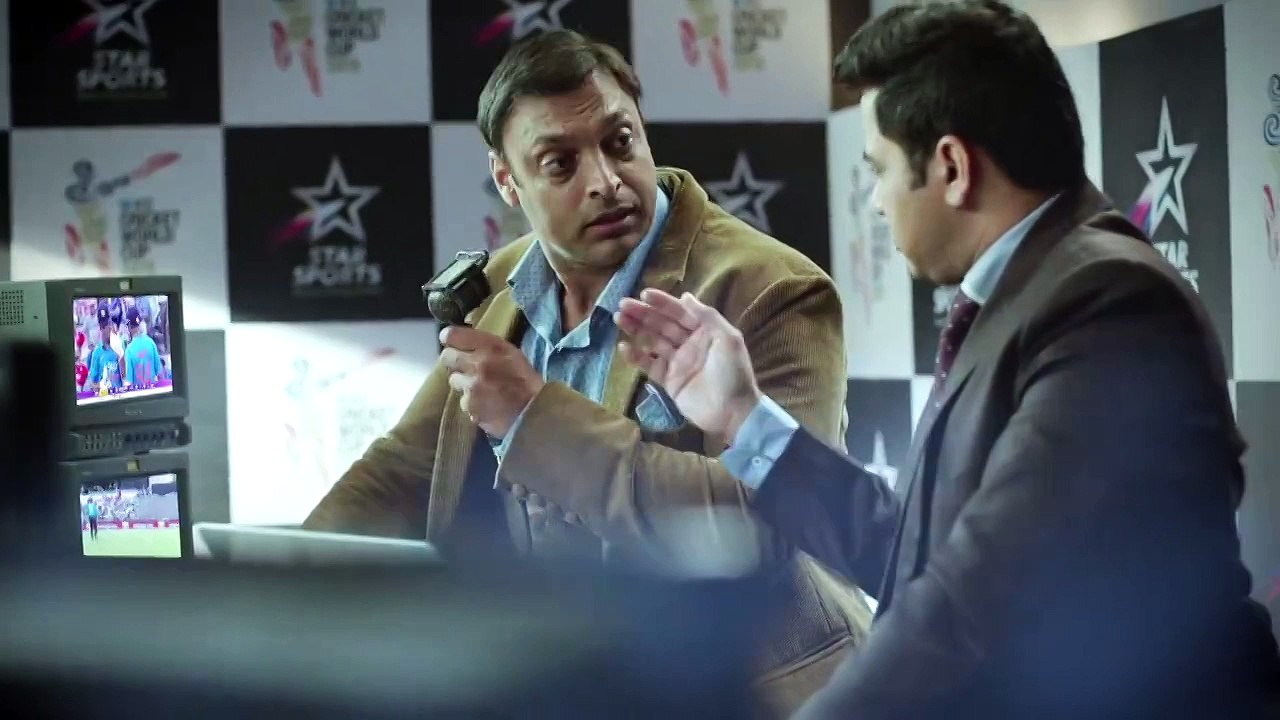 Ever imagined the Rawalpindi Express and Big B engaging in a conversation