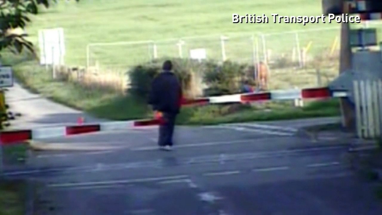 People dice with death in level crossing near m...