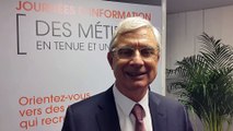 Claude Bartolone au Salon des métiers en uniforme