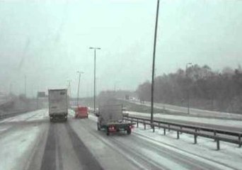 Street Lights Sway in Fierce Winds