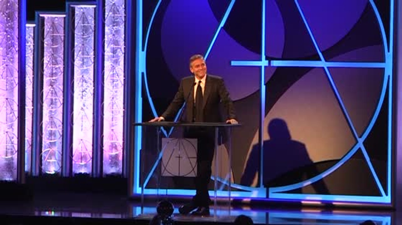 George Clooney zeigt bei den Art Directors Guild Awards seine witzige Seite