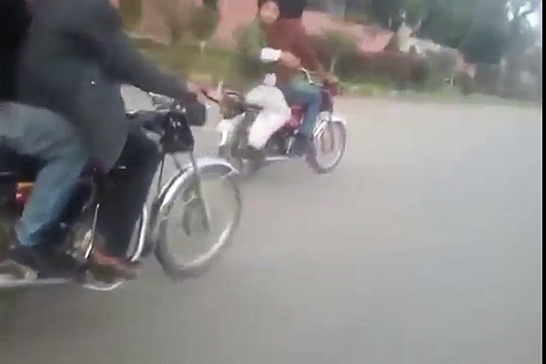bike Amazing Super stunts wheeling in pakistan