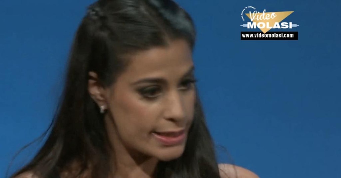 TİTREME HASTALIĞI OLAN KADININ EĞLENCELİ VE DUYGU YÜKLÜ KONUŞMASI