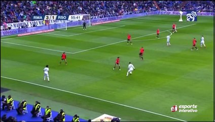 SEM GOLEIRO! Benzema não alcança e vê bola passar na sua frente!