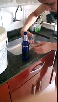 Transformer une bouteille de bière en un verre original ...