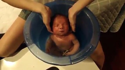 Beba od pet dana dobija ponovo iskustvo mamine utrobe