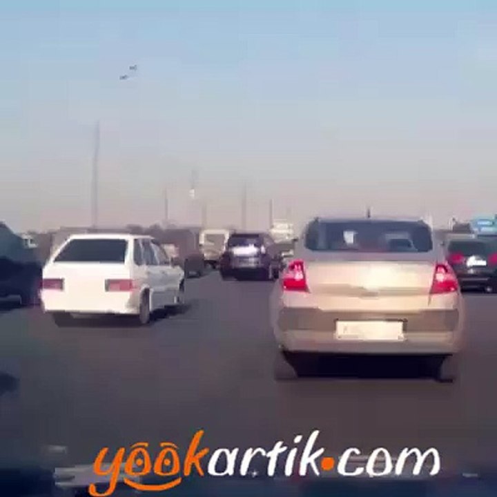 Trafikte patlayan araç.