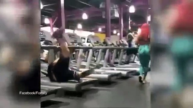 Koşu Bandında Çapkınlığı Eline Yüzüne Bulaştıran...