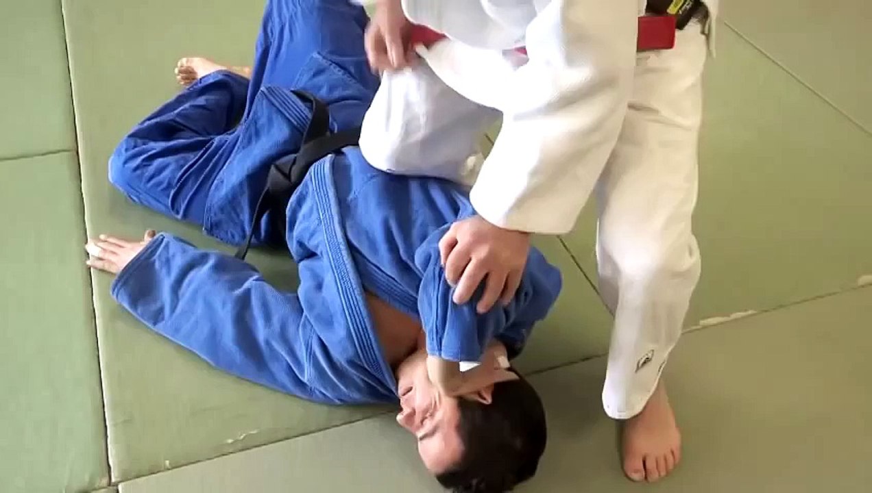 How To Bend Someone's Wrist Back In Judo