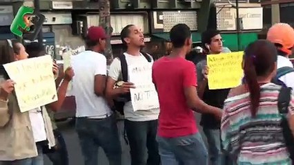 Jóvenes protestan en Caracas por Resolución  N° 8610 y encaran a la GNB