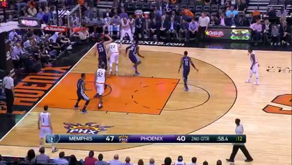 L'incroyable circus shot avec la faute de Goran Dragic face aux Grizzlies