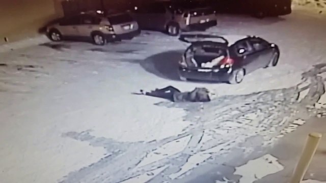 Un voleur de statues s'éclate au sol : FAIL bien ridicule et douloureux!