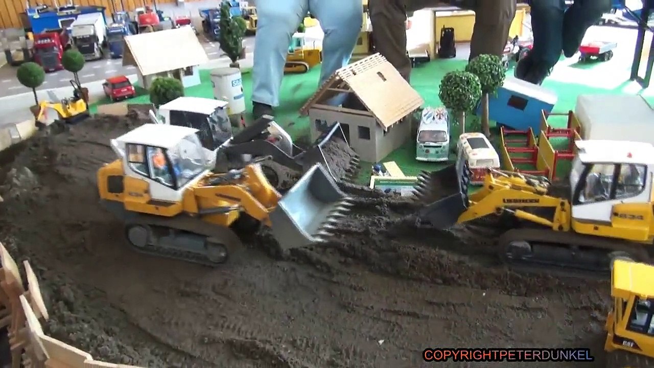 FUNNY FIGHT WITH TRACK LOADERS LIEBHERR 634 carregadeiras de esteiras bandlastare
