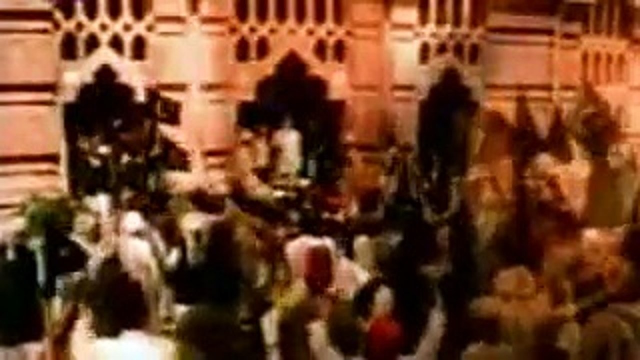 Junoon Se Aur Ishq Se Milti Hai Azadi