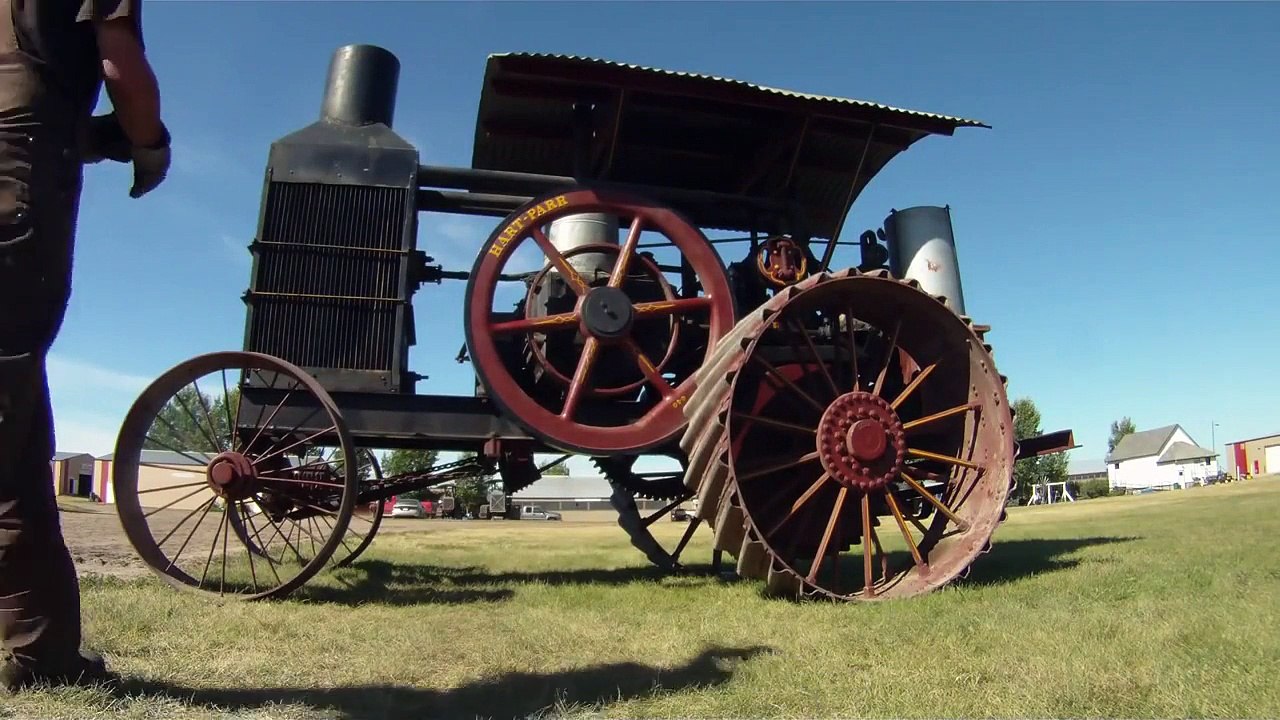 TRACTOR HART PARR START ENGIENE MUSEUM IRRICANA ALBERTA