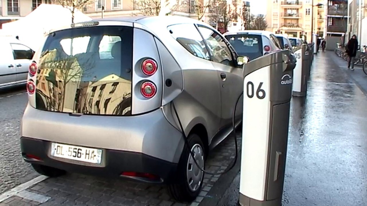 Vincennes se met à l'Autolib'. Mode d'emploi en ville, nous avons testé pour vous.