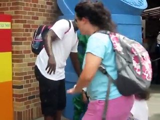 Army Statue Comes To Life SCARE PRANK