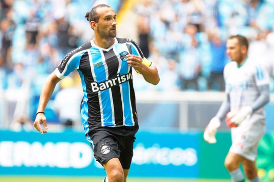 Virou ídolo! Relembre passagem de Barcos pelo Grêmio