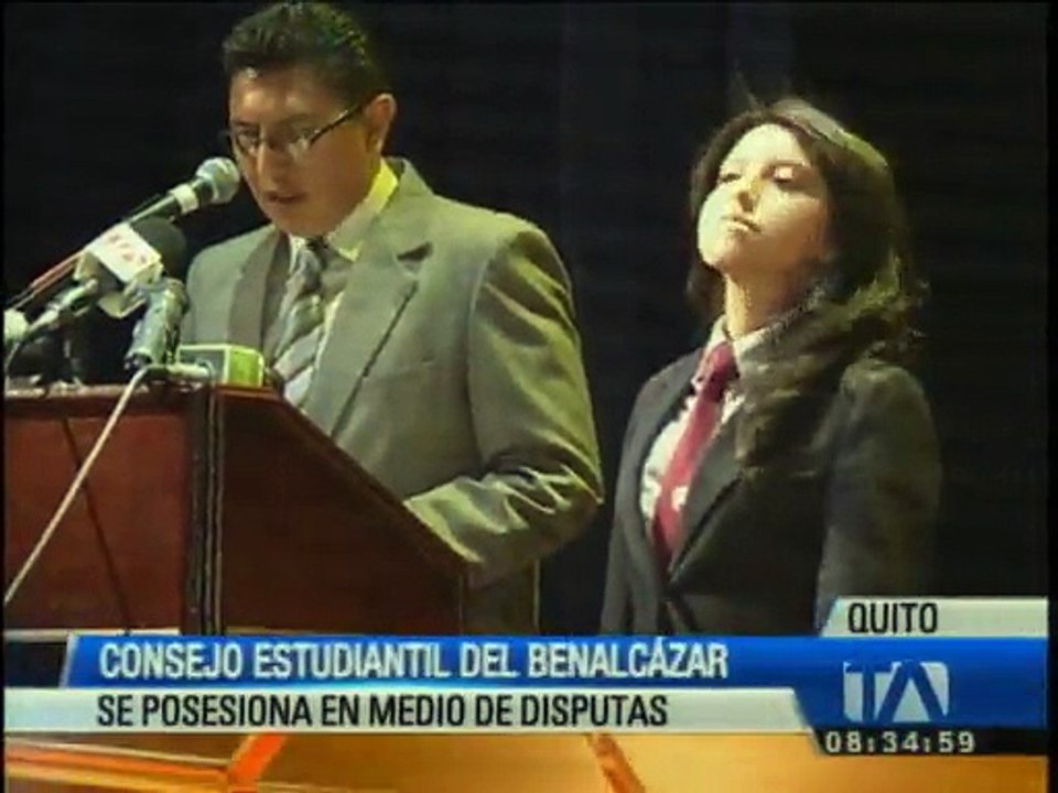 El nuevo Consejo Estudiantil del Colegio Benalcázar se posesionó en medio de disputas