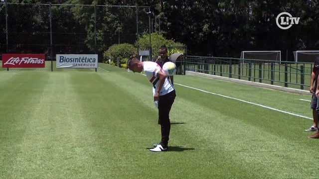 Já com a camisa tricolor, Centurión dá show de habilidade