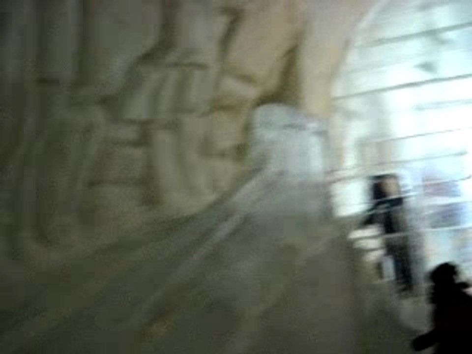 Toboggan dans l'Hotel de Glace