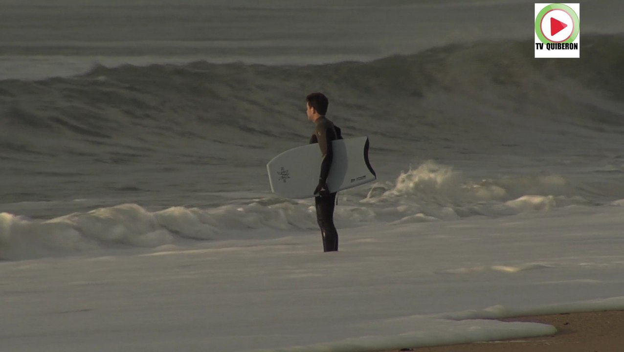 Plouharnel    |    Ils font du Surf en hiver - Bretagne Tele