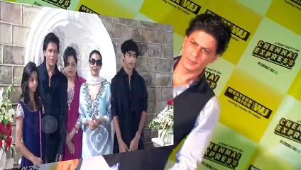 Shahrukh Khan Shows His Possessiveness For AbRam Khan