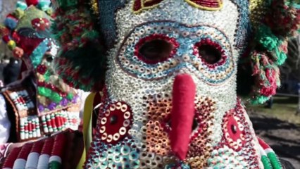 Chasse aux démons dans l'un des plus vieux carnavals du monde en Bulgarie