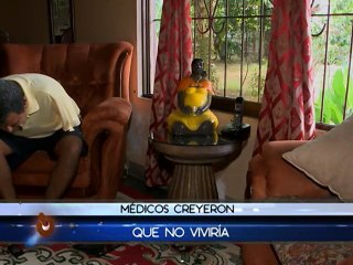 Un hombre se vale por sí mismo pese a perder sus dos brazos